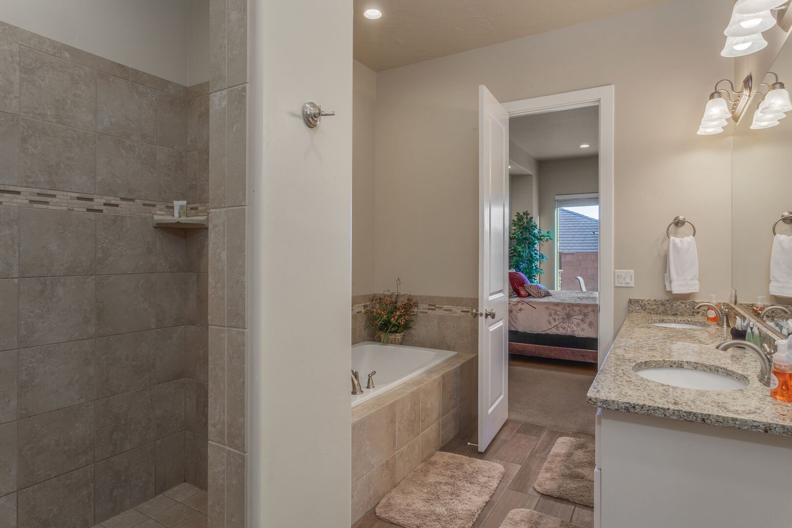 Red Sands Vacations / Vacation rentals / Southern Utah Vacation Rentals/ Coral Ridge bathroom / walk in shower / bathtub