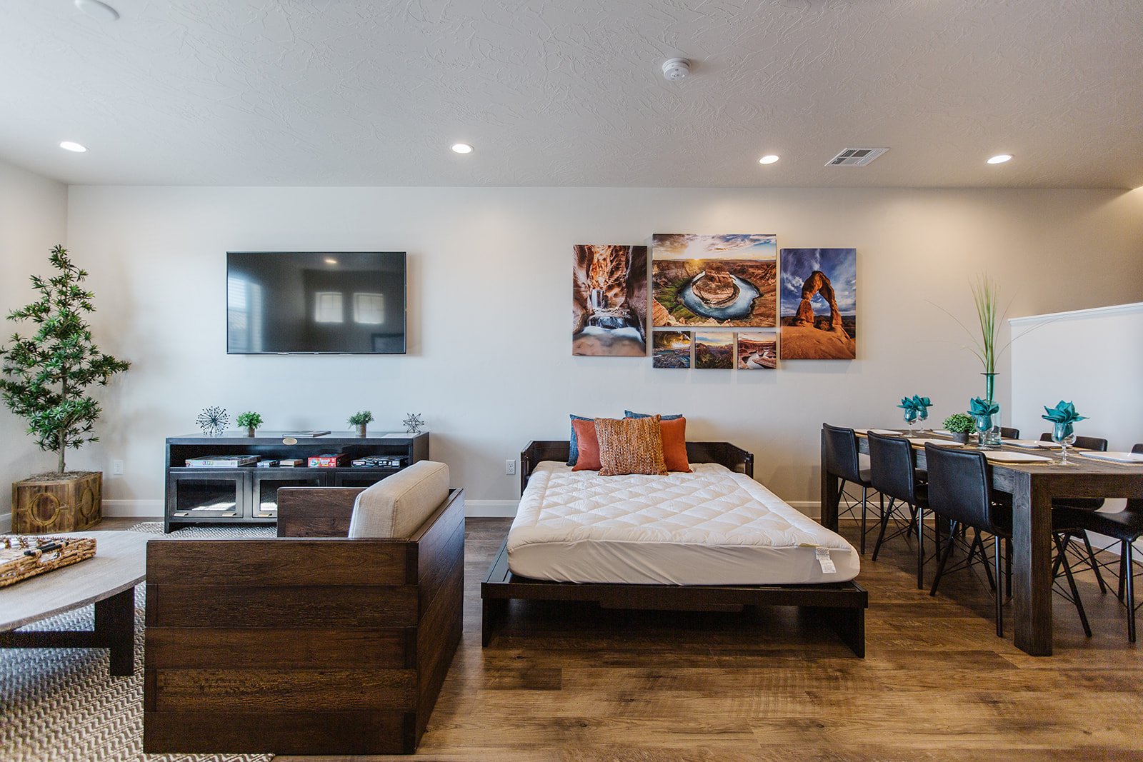Escondido 1097 Southern Utah Vacation Rentals- Pull Out Sofa Sleeper