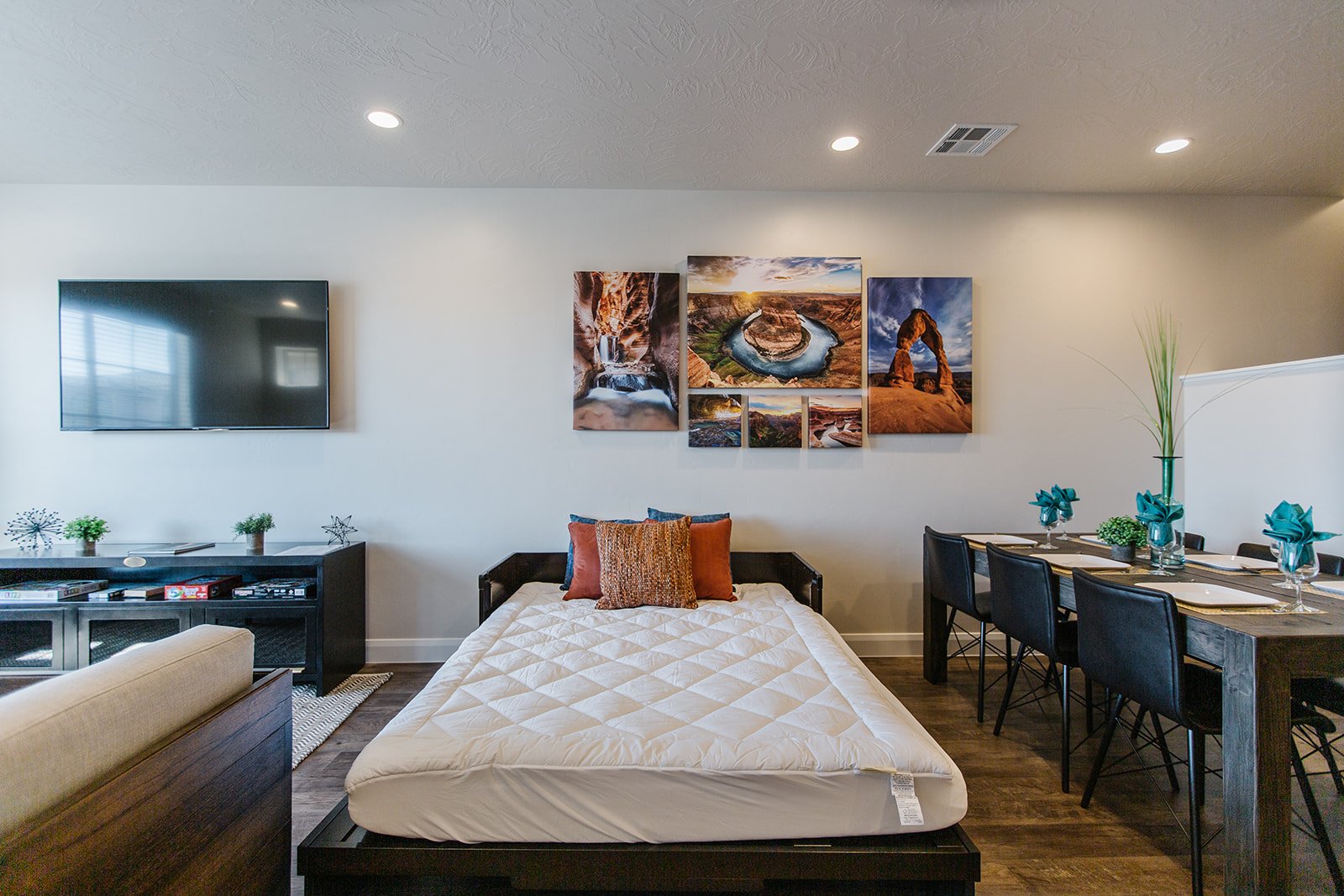 Escondido 1097 Southern Utah Vacation Rentals-Living room with a double bed