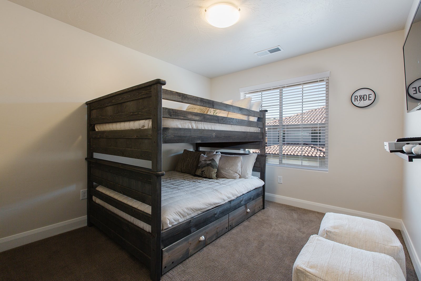 Escondido 1097 Southern Utah Vacation Rentals-2nd bedroom bunk bedroom