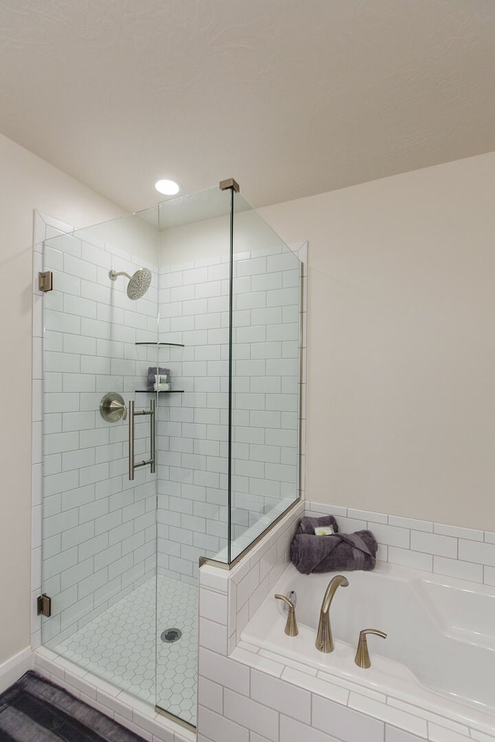 Escondido 1097 Southern Utah Vacation Rentals-Master bedroom bathroom
