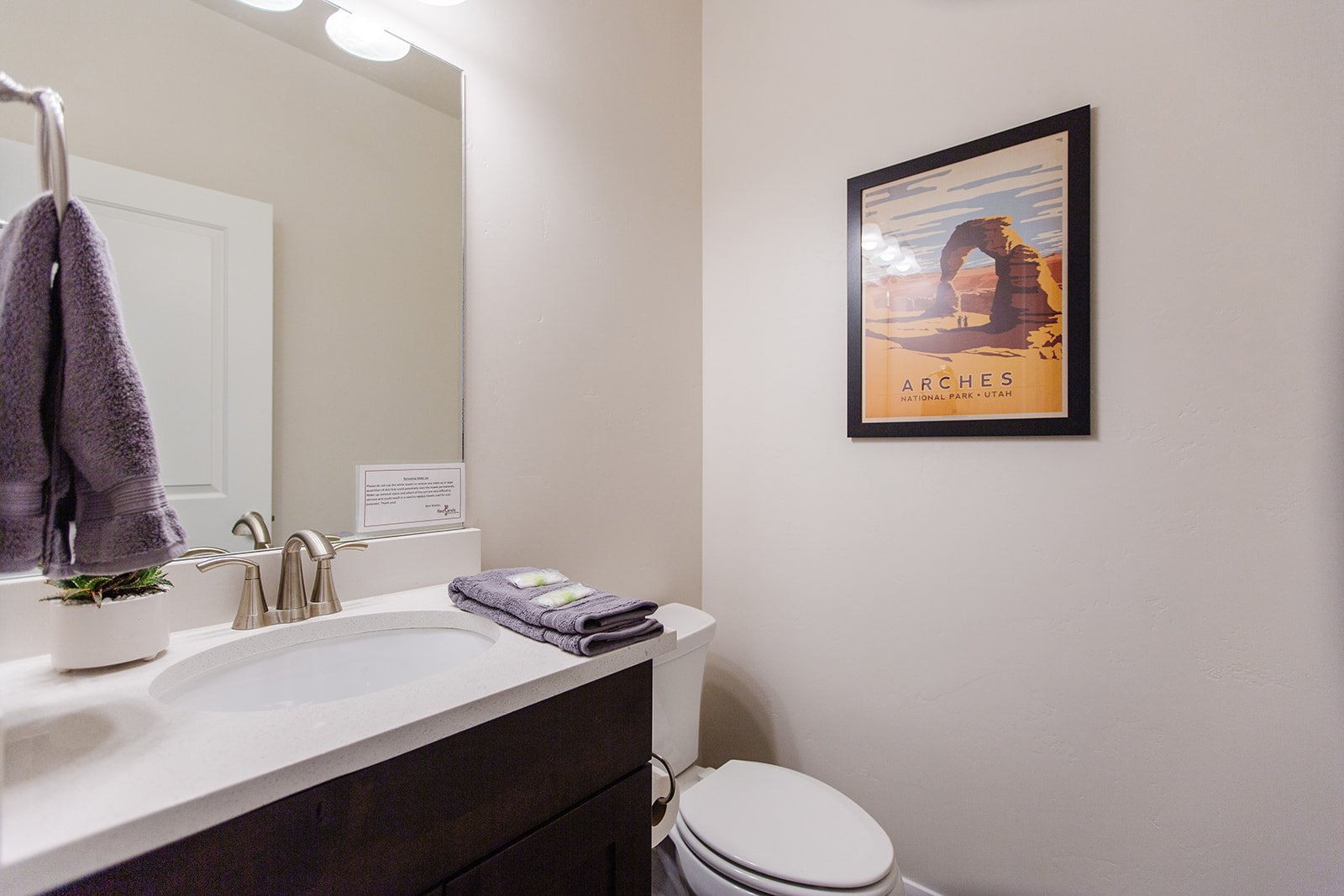 Escondido 1097 Southern Utah Vacation Rentals-half bathroom